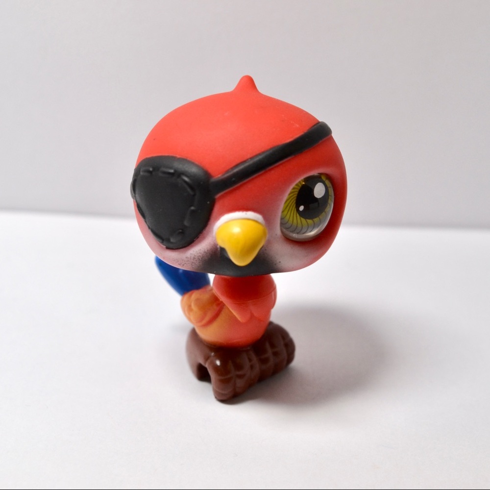 Littlest Pet Shop # 331 Red Black Pirate Parrot Bird Realistic Green Eye